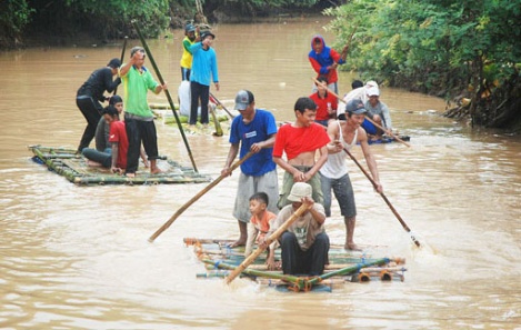 Indonesia Hàng nghìn người dân phải đi sơ tán vì lũ lụt và lở đất